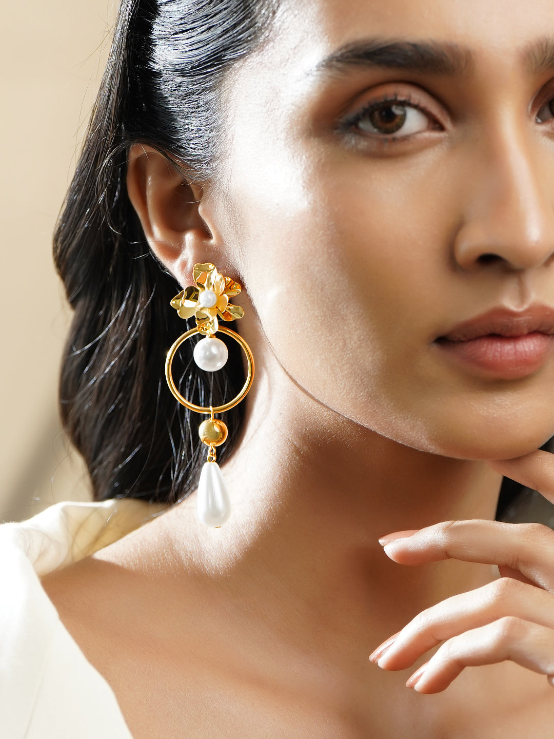 Gold Toned Pearl Drop Earrings フリーサイズ