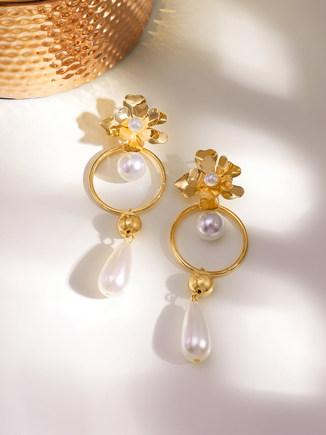 Gold Toned Pearl Drop Earrings フリーサイズ