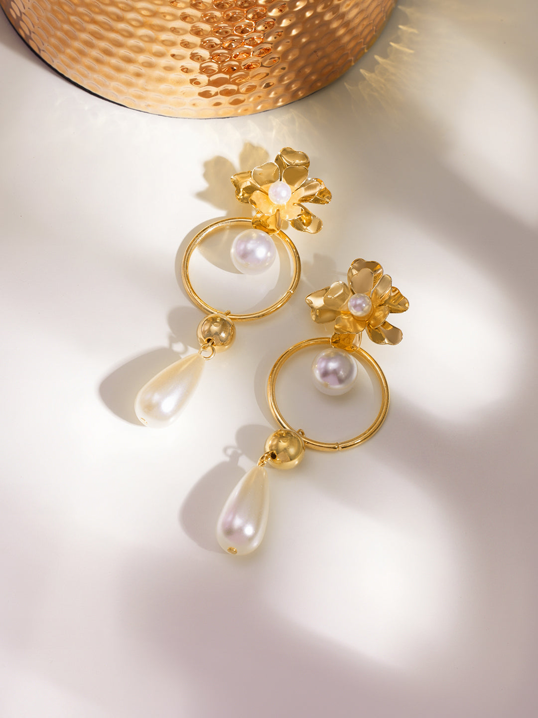 Gold Toned Pearl Drop Earrings フリーサイズ