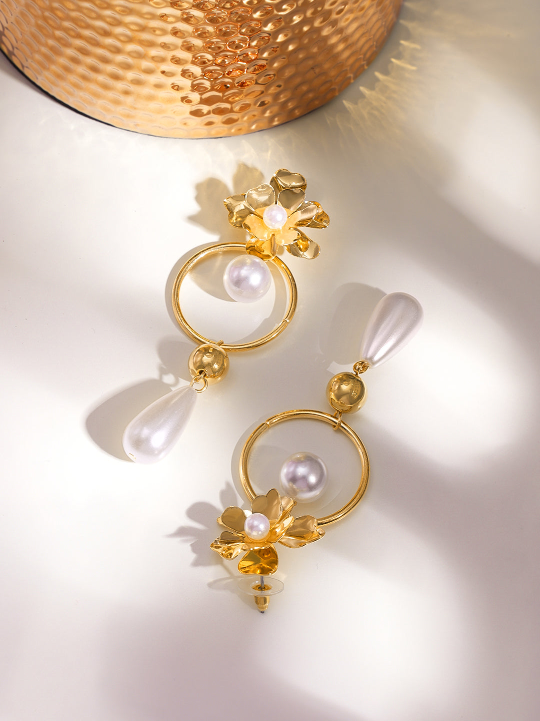Gold Toned Pearl Drop Earrings フリーサイズ