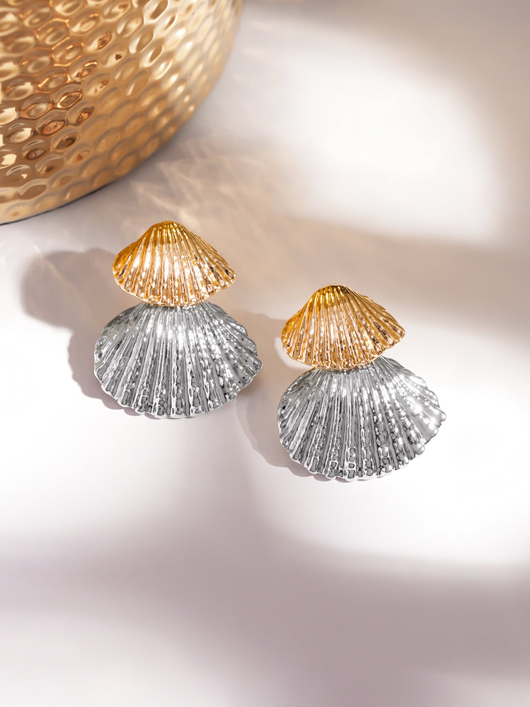 Shell Motif Multi-Toned Drop Earrings フリーサイズ