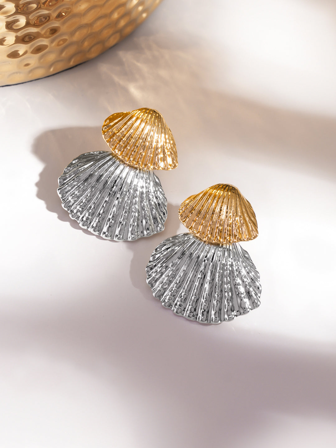 Shell Motif Multi-Toned Drop Earrings フリーサイズ
