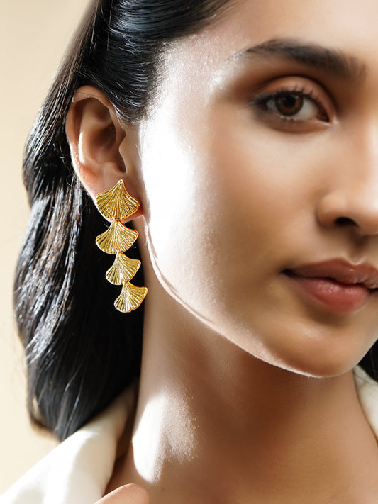 【Rubans】 Gold Toned Shell Motif Dangler Earrings｜ゴールドトーン シェルモチーフ ダングラーイヤリング