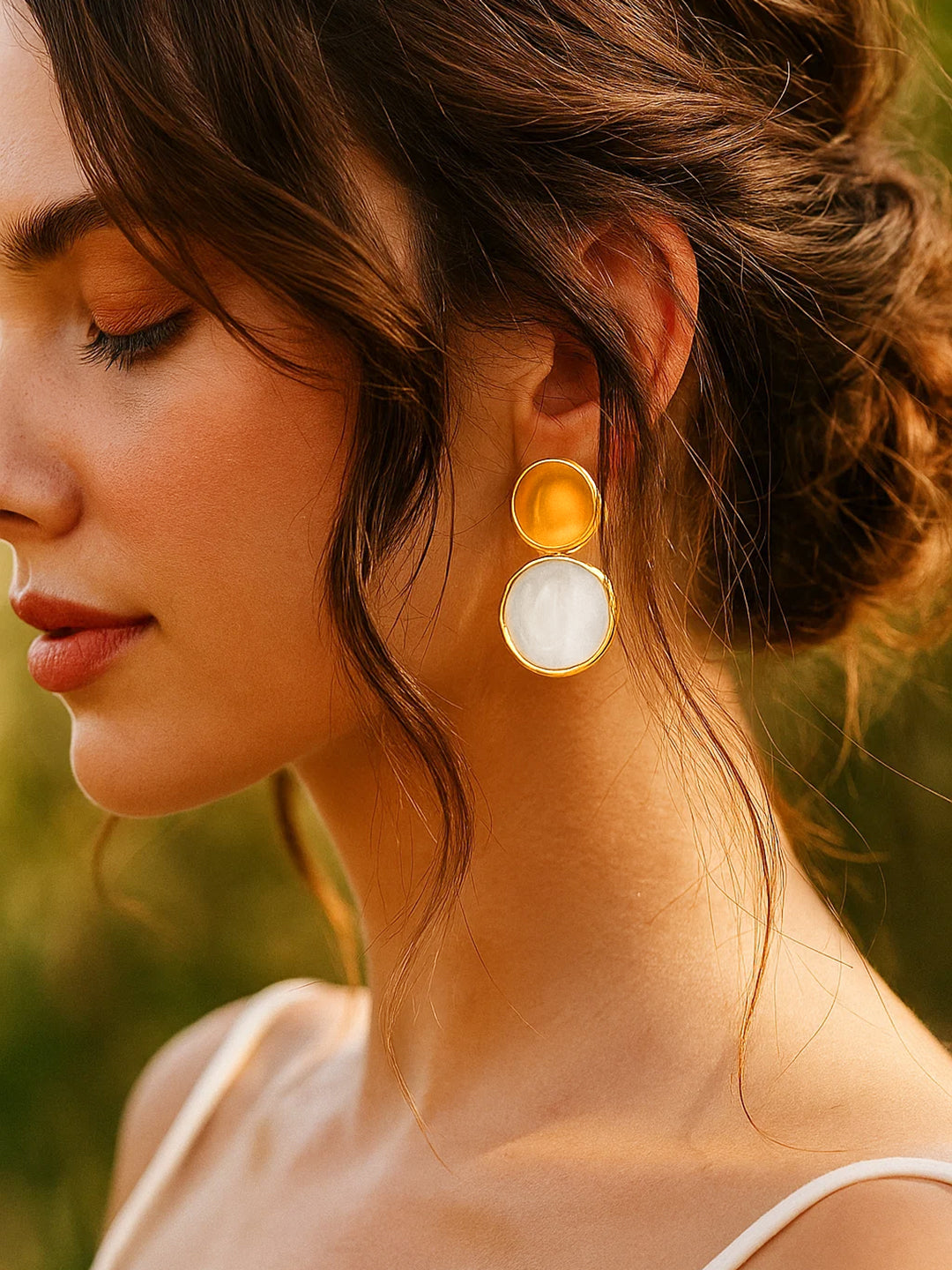 Minimal White Glow Drop Earrings フリーサイズ