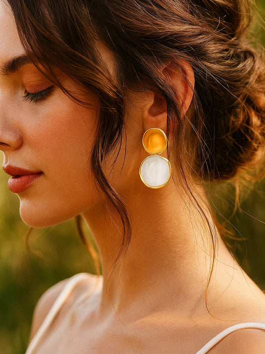 Minimal White Glow Drop Earrings フリーサイズ