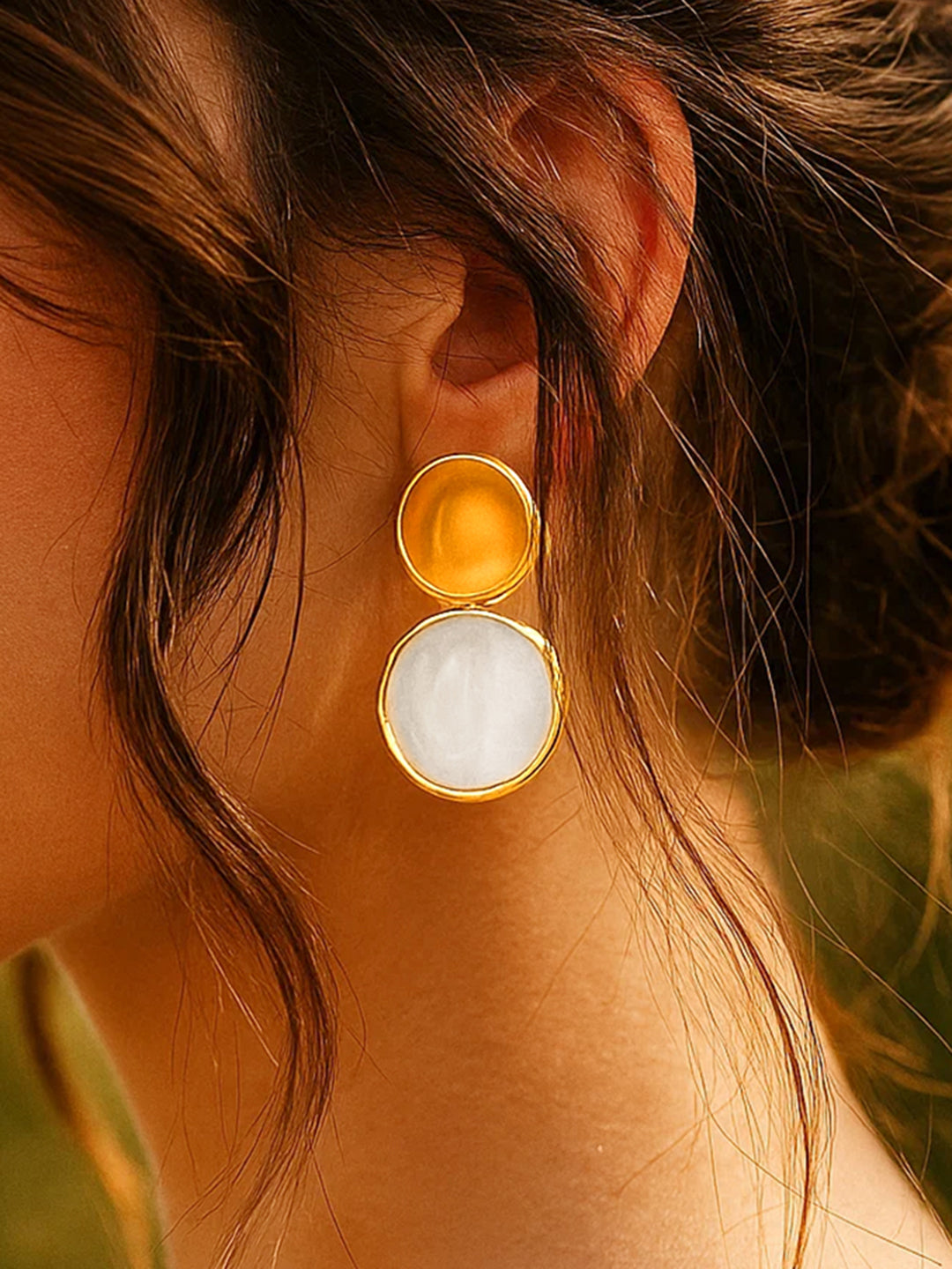 Minimal White Glow Drop Earrings フリーサイズ