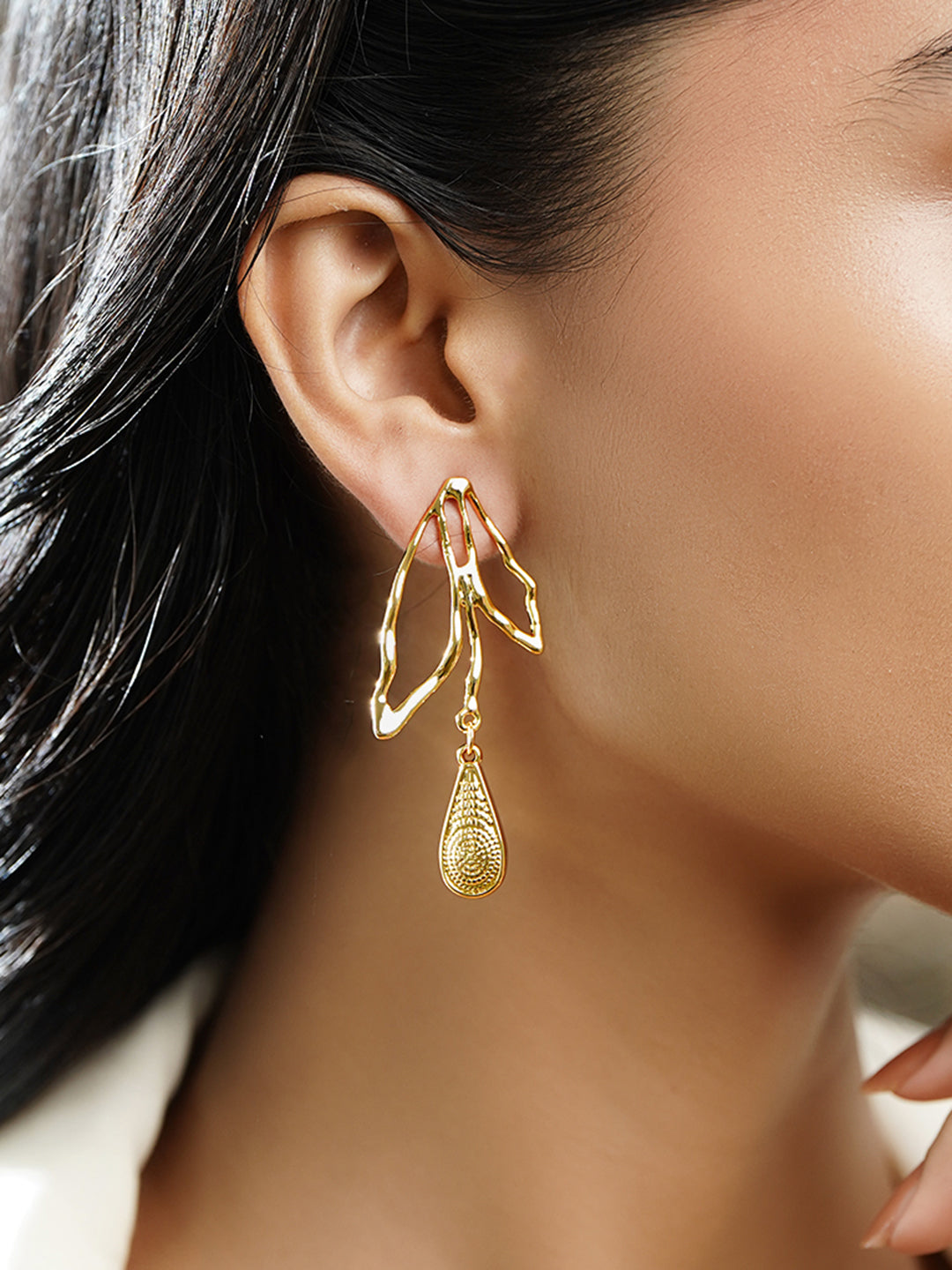 Abstract Leafs Golden Dangler フリーサイズ