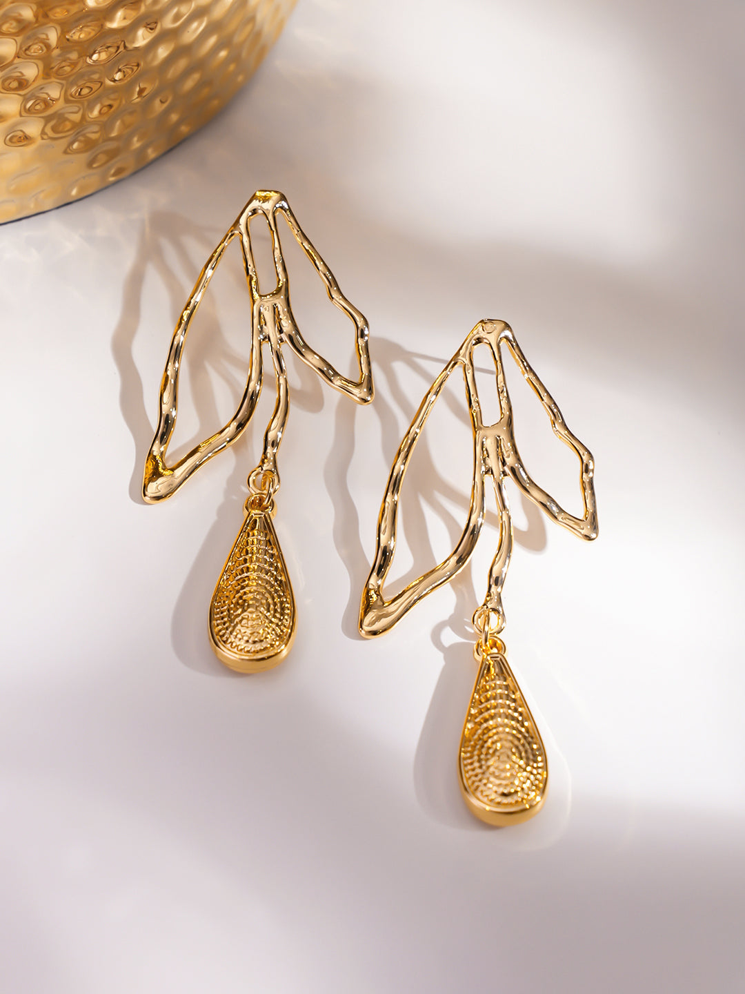 Abstract Leafs Golden Dangler フリーサイズ