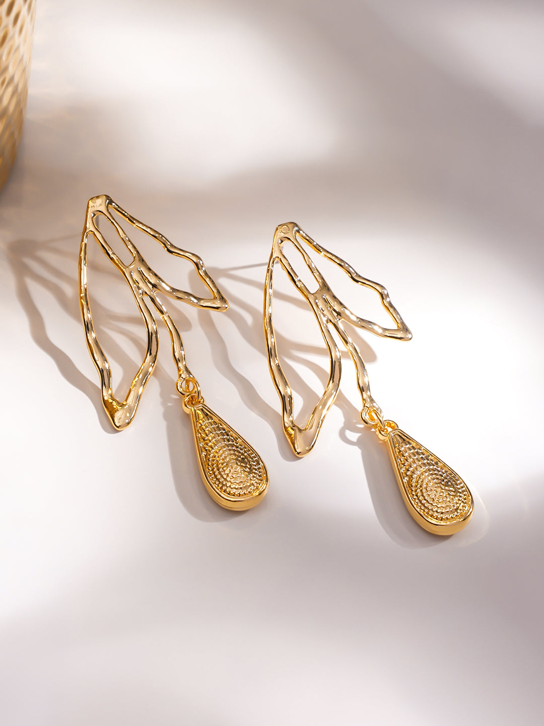 Abstract Leafs Golden Dangler フリーサイズ