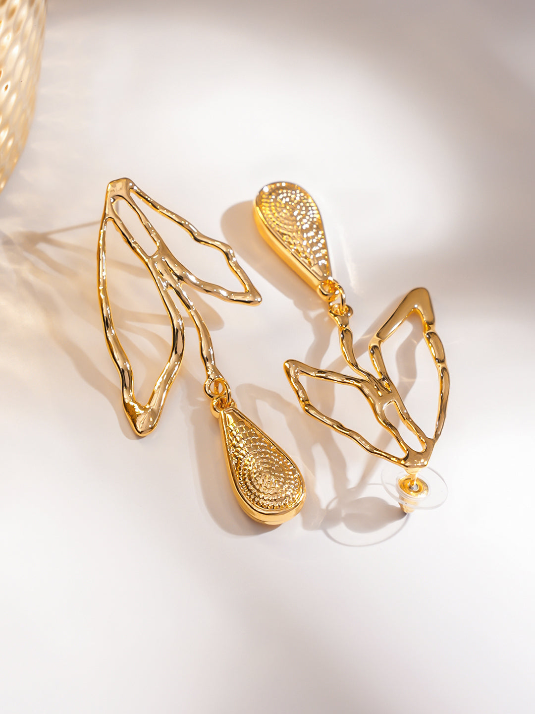 Abstract Leafs Golden Dangler フリーサイズ