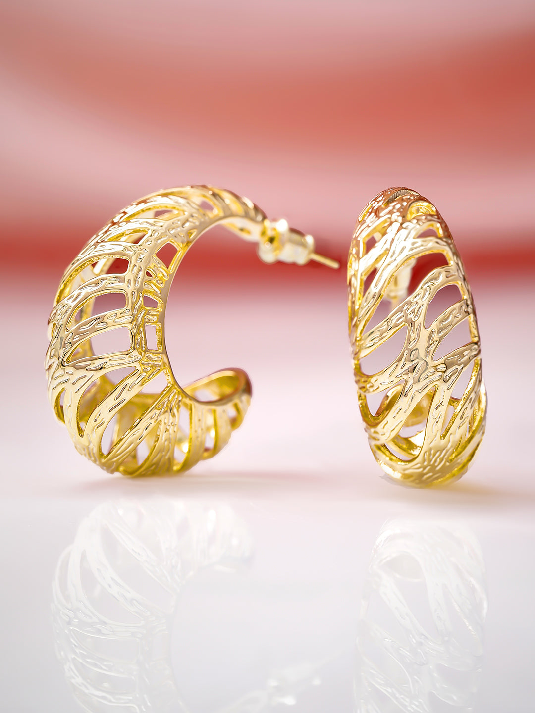 Golden Breeze Sculpted Hoop Earrings Gold