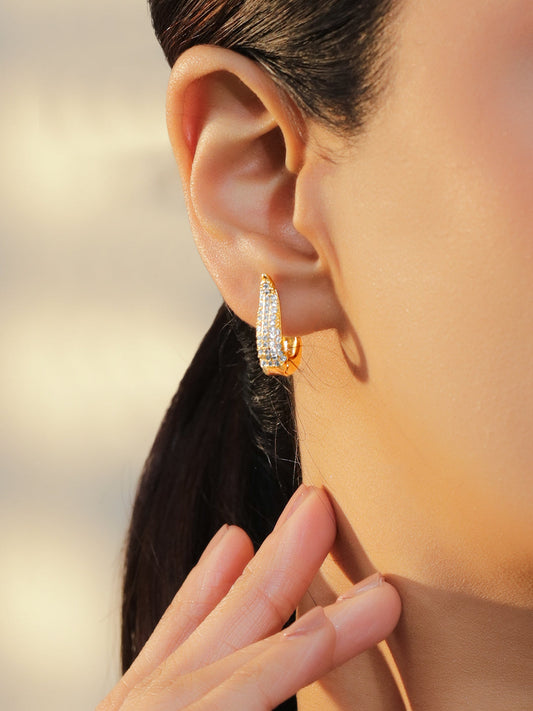 【Rubans】 Crystal Gold Toned Huggie Earrings｜クリスタル ゴールドトーン ハギー フープイヤリング