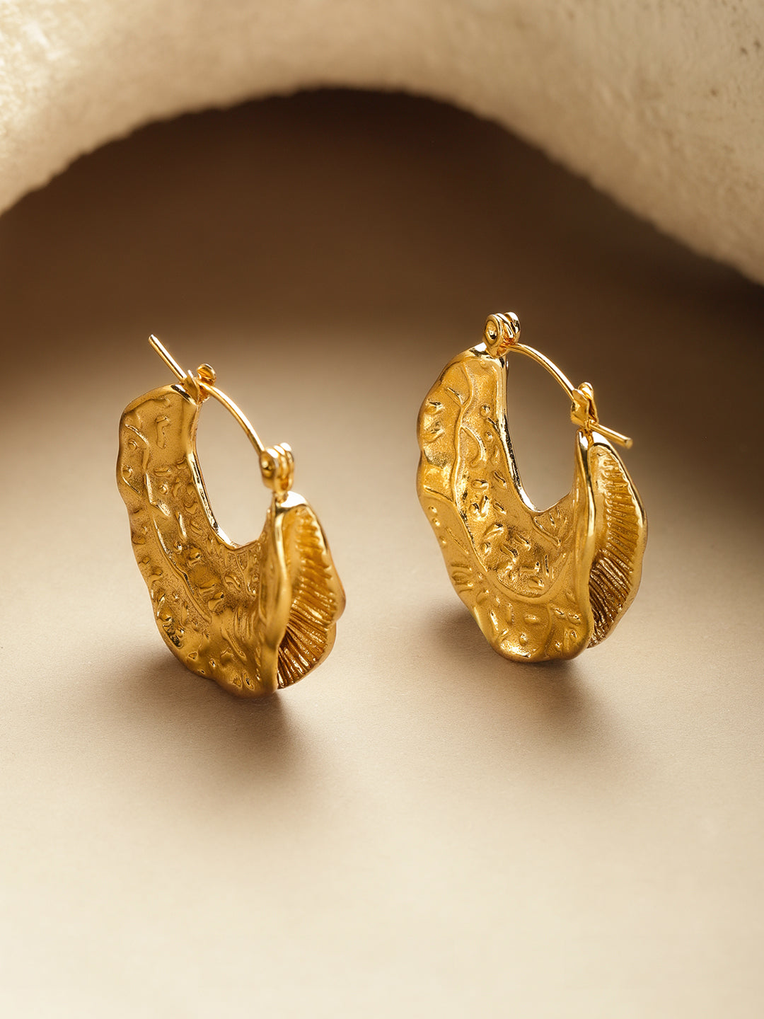 Gold Toned Hoop Earrings フリーサイズ