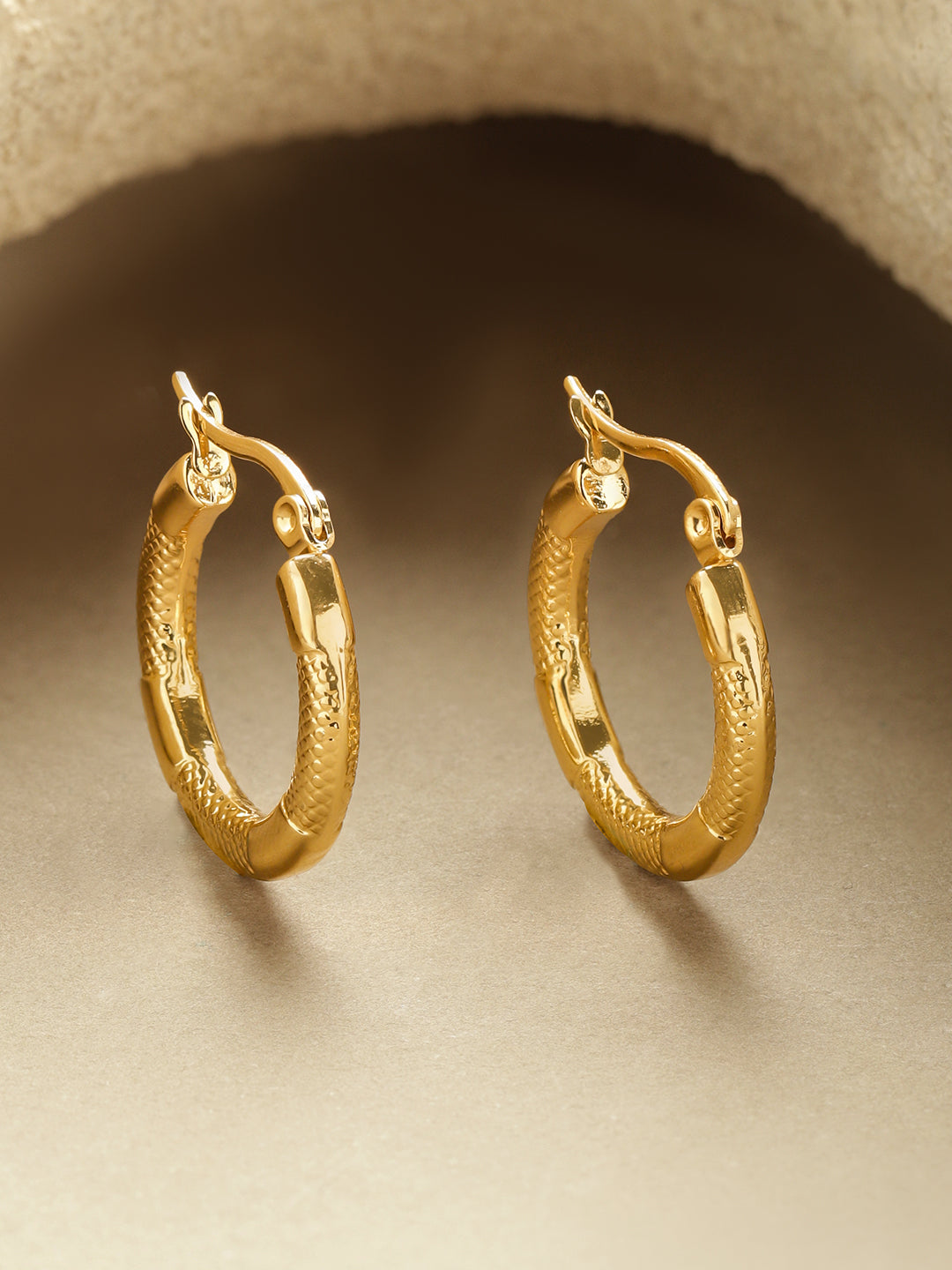 【Rubans】 Gold Toned Hoop Earrings｜ゴールドトーン テクスチャード クラシック フープイヤリング