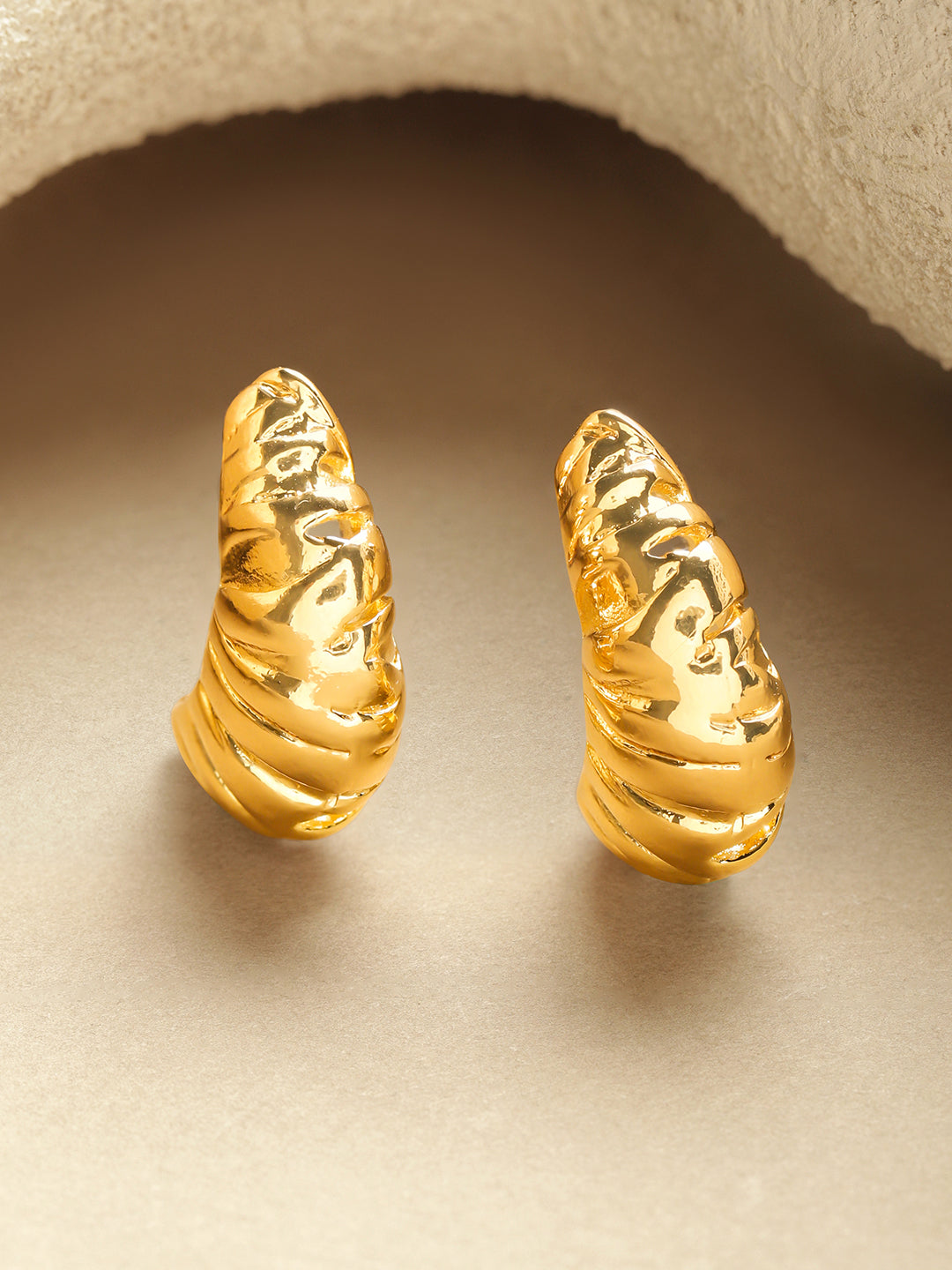 Gold Toned Huggies フリーサイズ