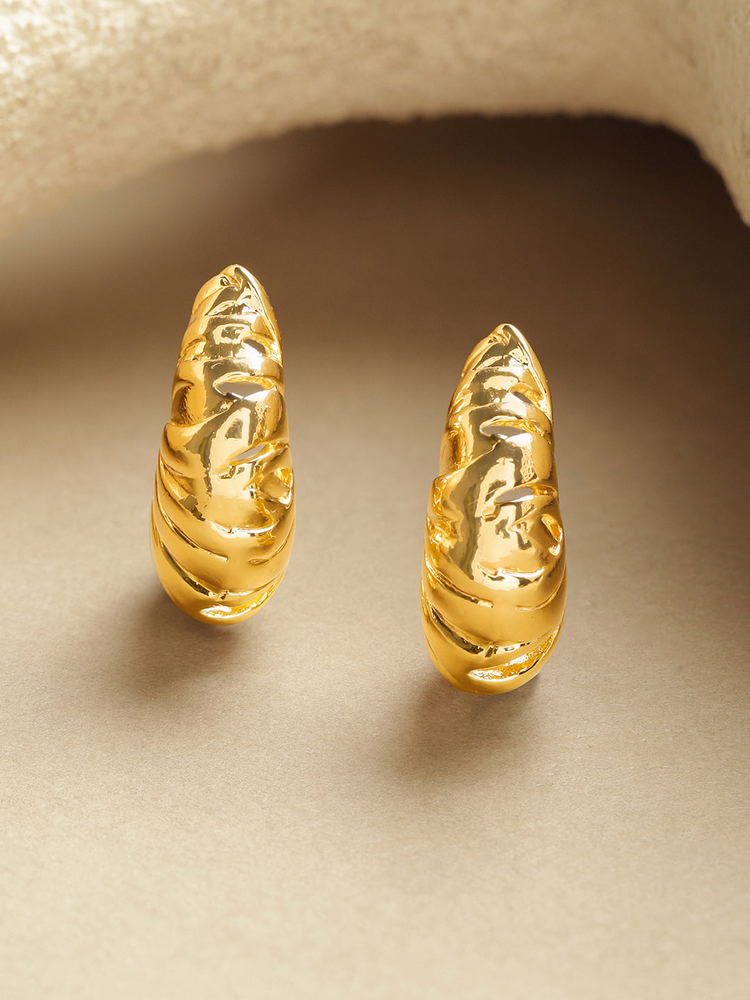 Gold Toned Huggies フリーサイズ