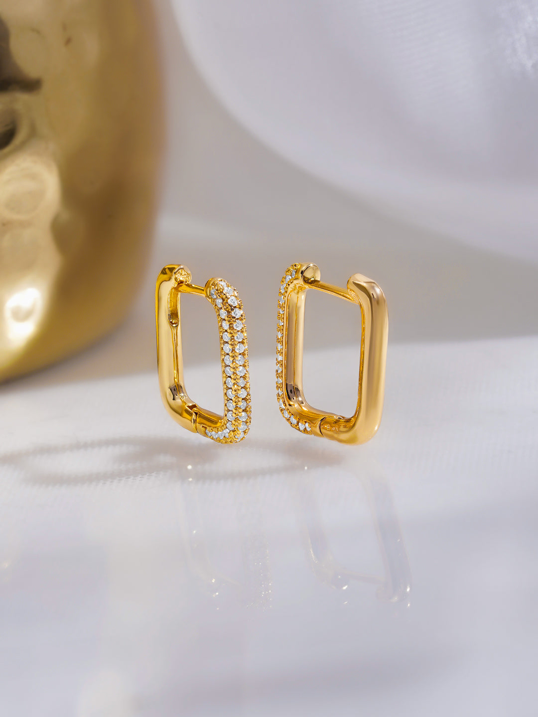 【Rubans】 Voguish 18K Gold-Plated Crystal AD Rectangular Minimal Hoop Earrings｜18K ゴールドメッキ クリスタルAD レクタングル ミニマル フープイヤリング