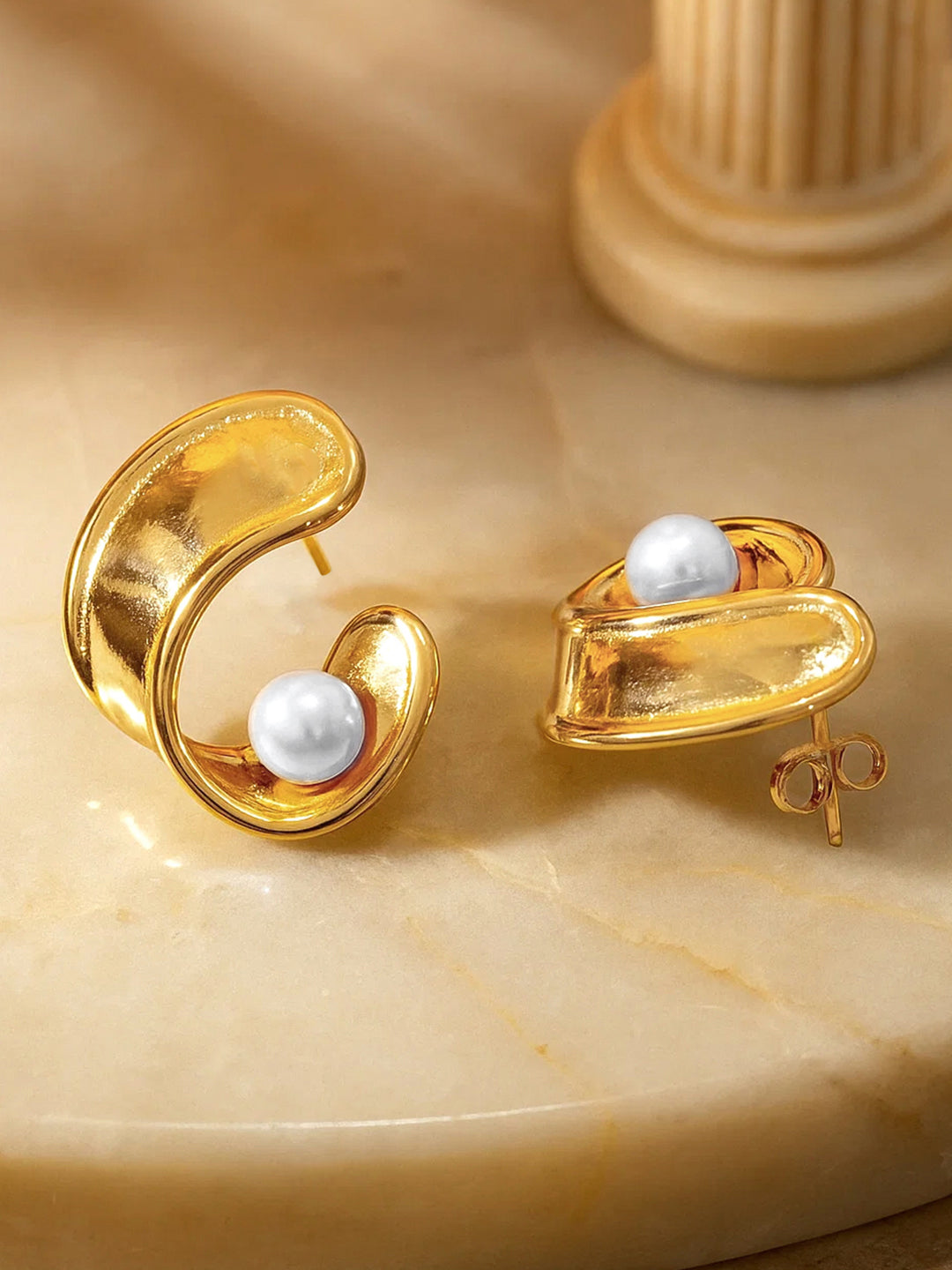 Golden Curvs of Grace with Pearl Studs フリーサイズ