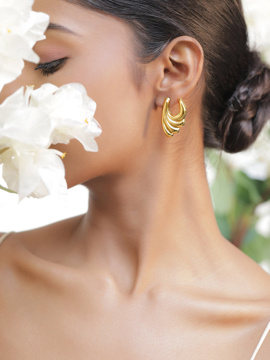 Gold Toned Swirl Pattern Stud Earrings フリーサイズ