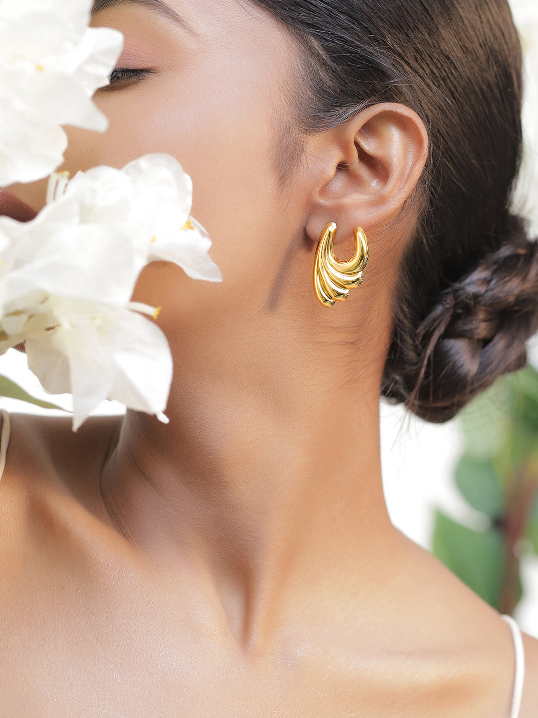 Gold Toned Swirl Pattern Stud Earrings フリーサイズ