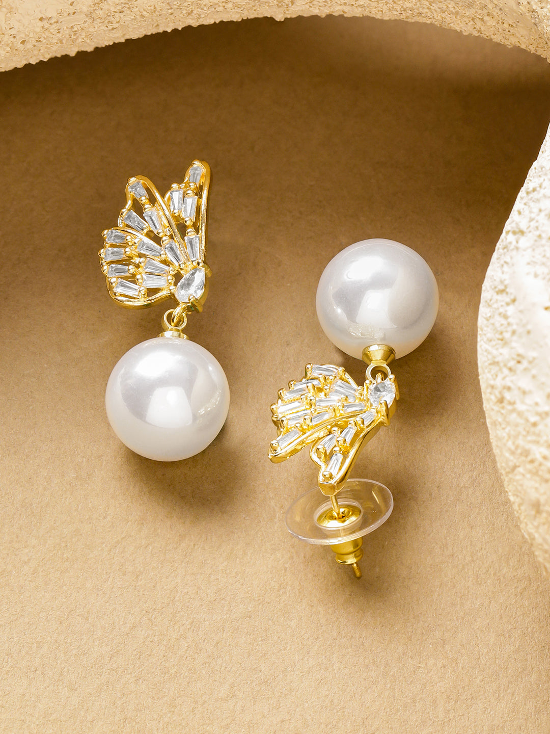 Gold Butterfly Motif Pearl Drop Earrings フリーサイズ