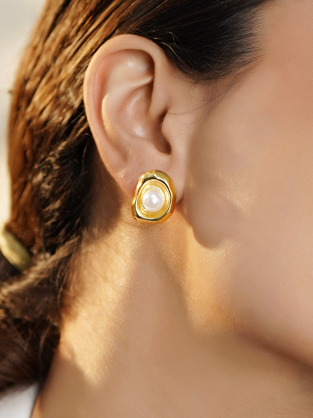Gold Toned Pearl Stud Earrings フリーサイズ