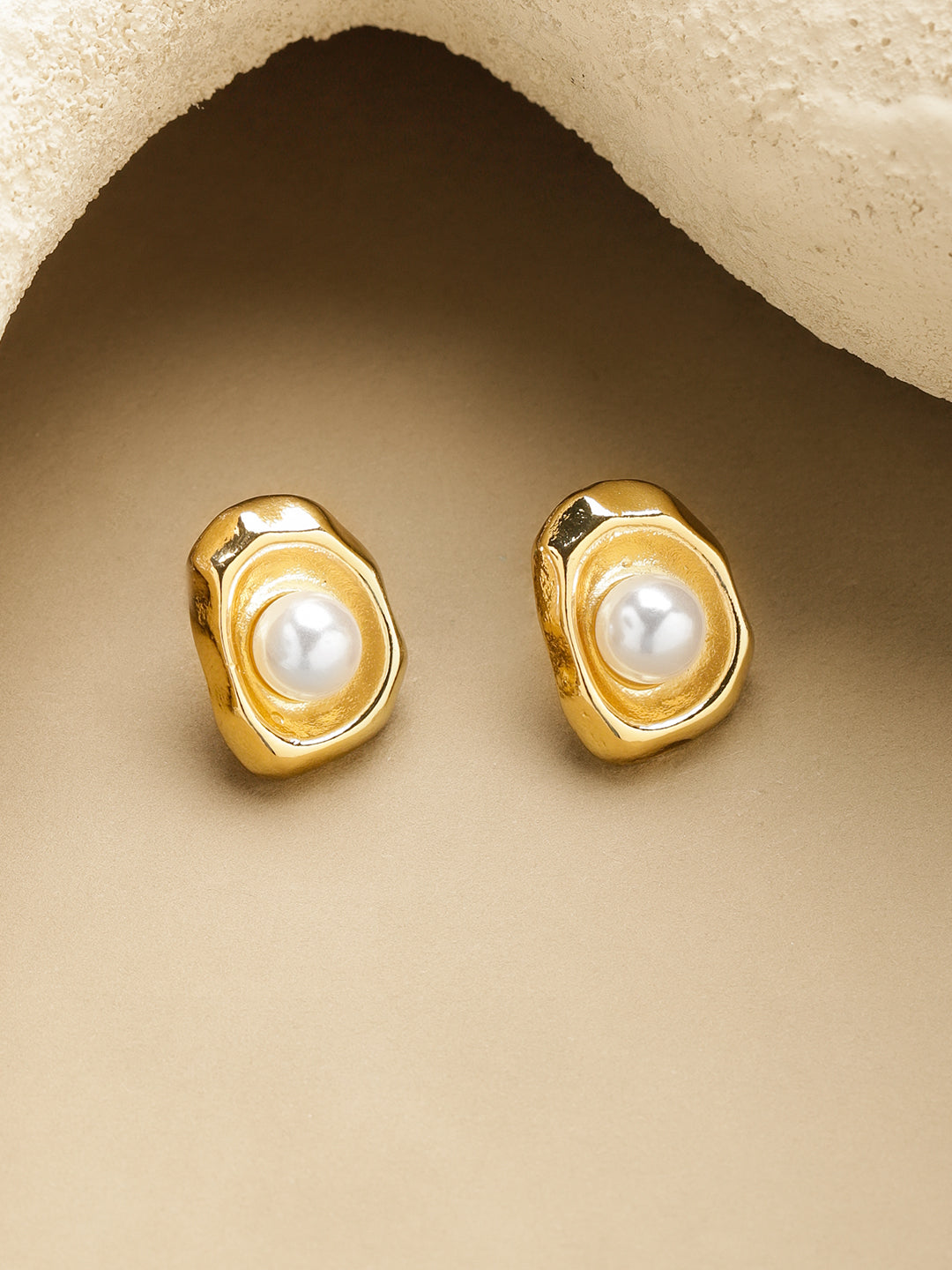 Gold Toned Pearl Stud Earrings フリーサイズ