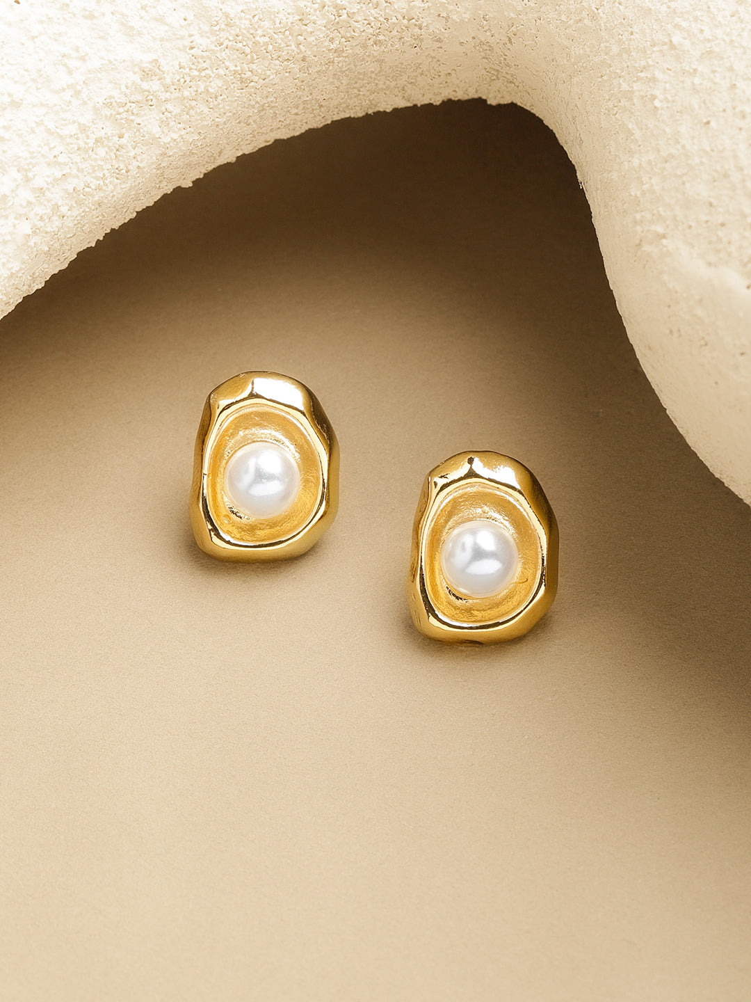 Gold Toned Pearl Stud Earrings フリーサイズ