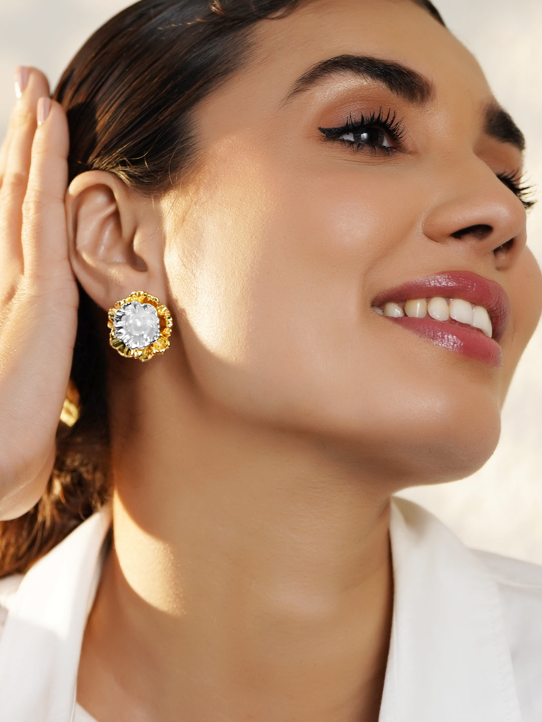 White & Gold Pearl Stud Earrings フリーサイズ