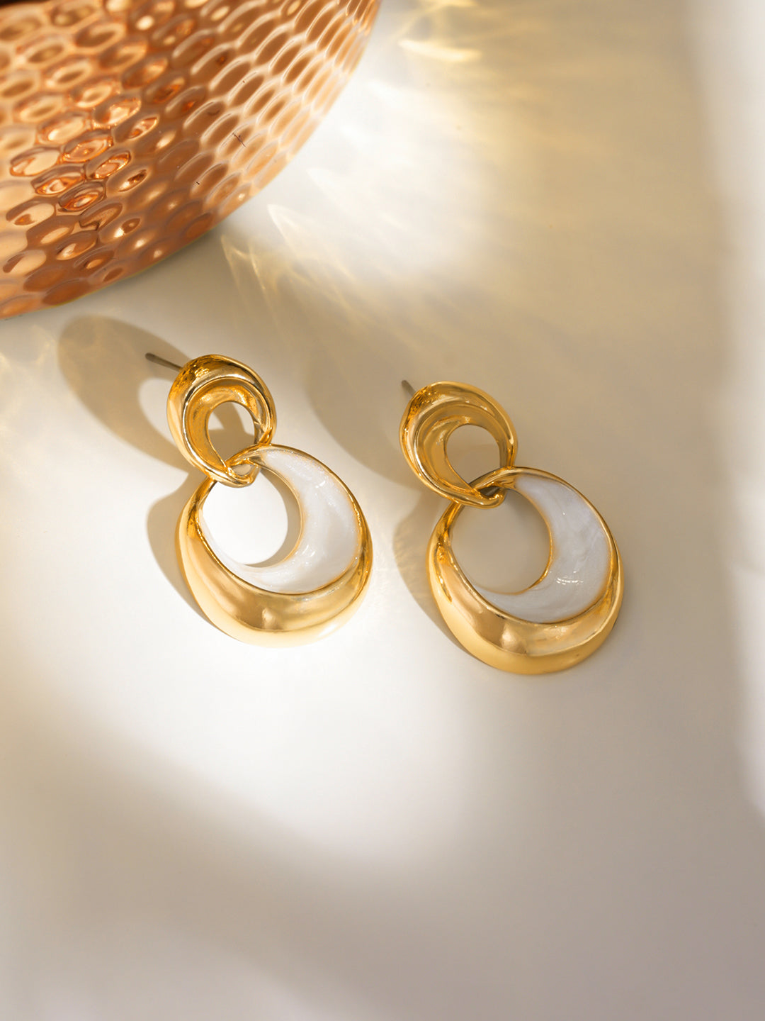 White Enamel Gold Toned Drop Earrings フリーサイズ