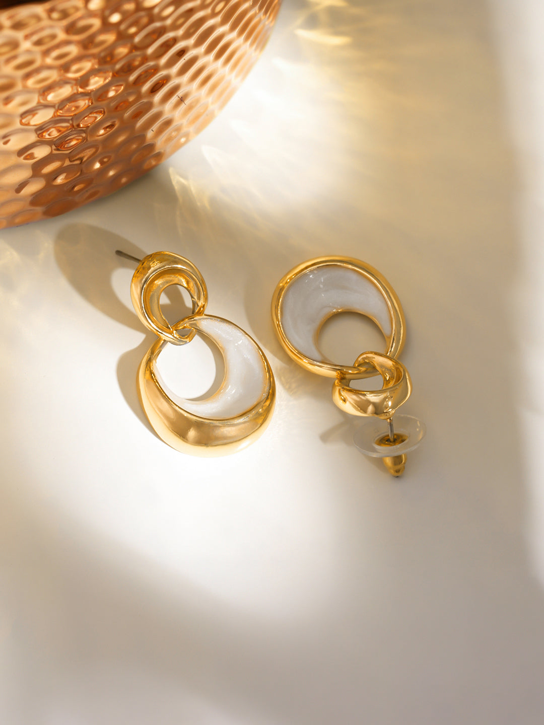 White Enamel Gold Toned Drop Earrings フリーサイズ