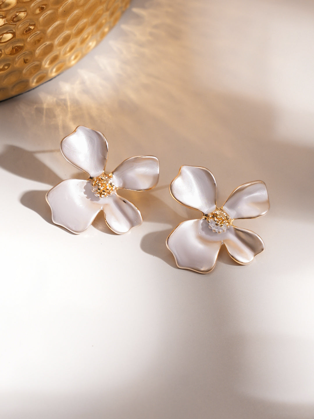 Floral Petal Stud Earrings フリーサイズ