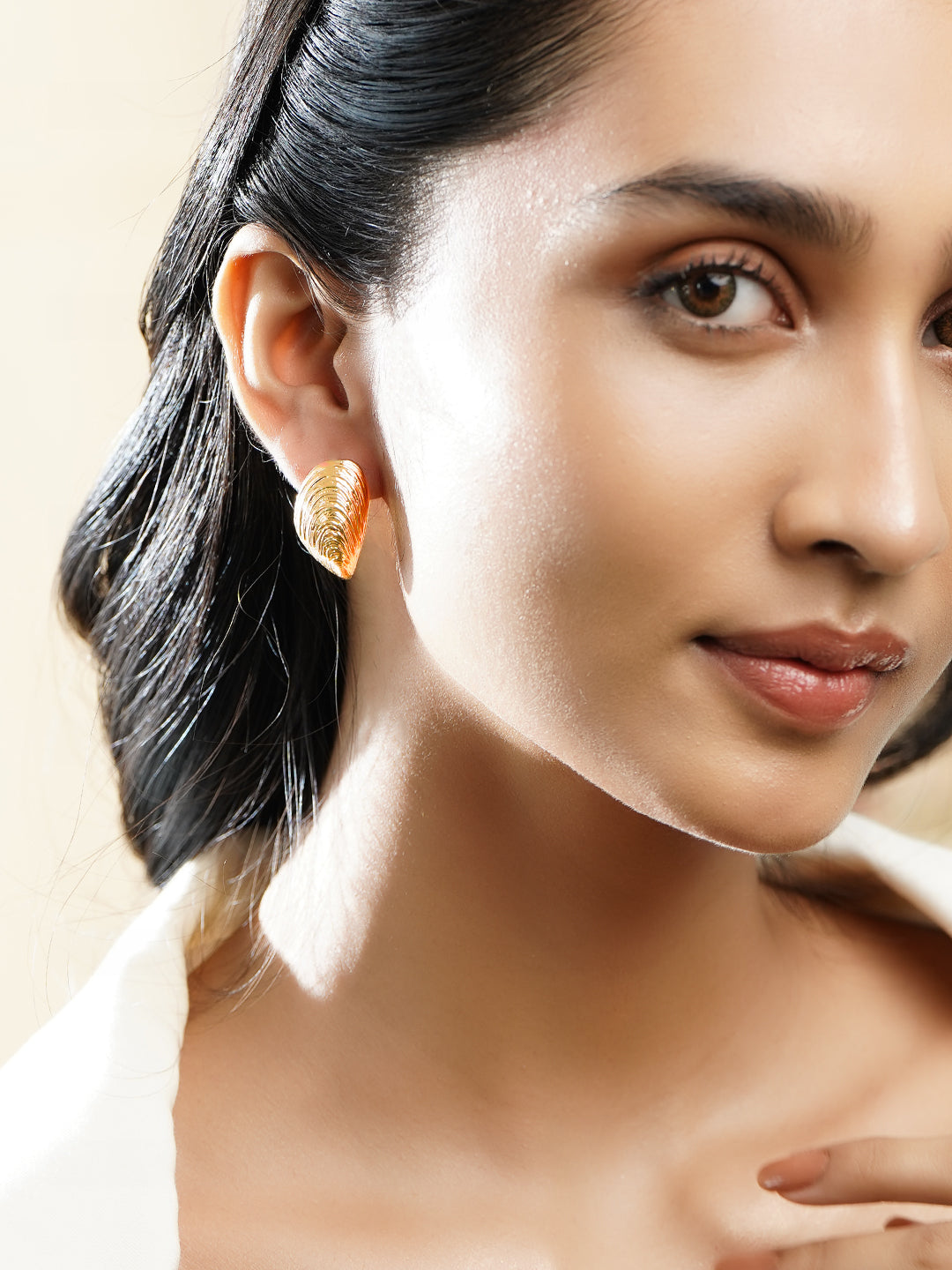 Textured Abstract Golden Studs フリーサイズ