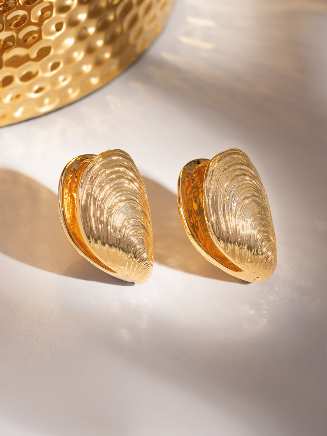 Textured Abstract Golden Studs フリーサイズ