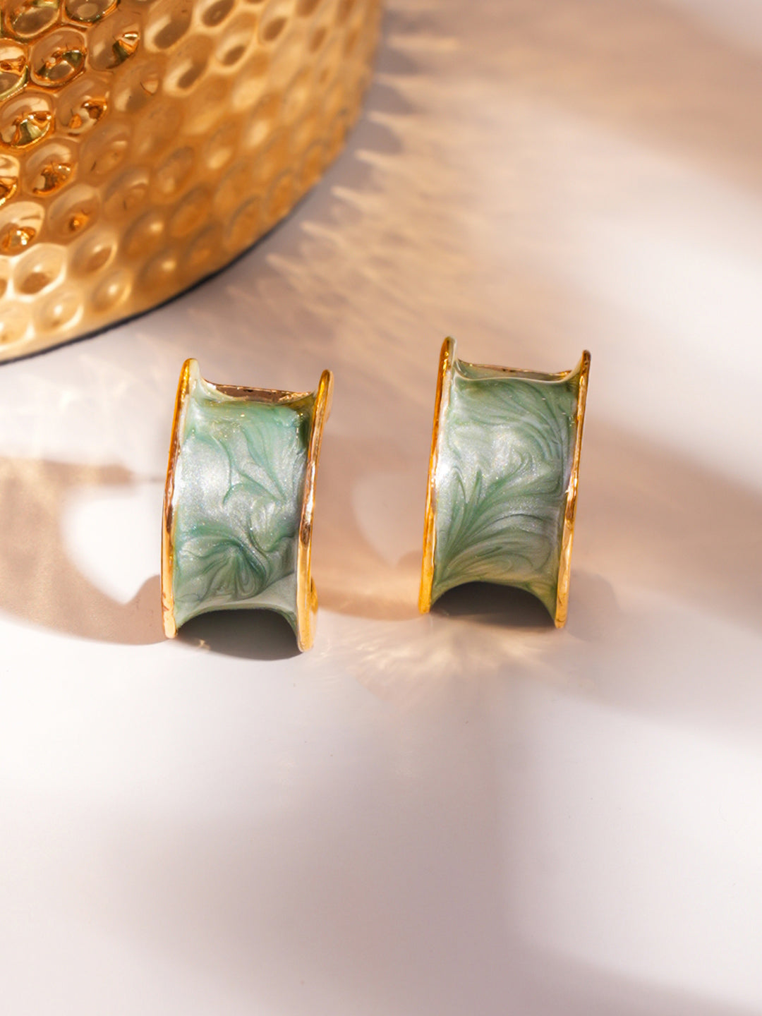 Green Curved Half-Hoop Earrings フリーサイズ