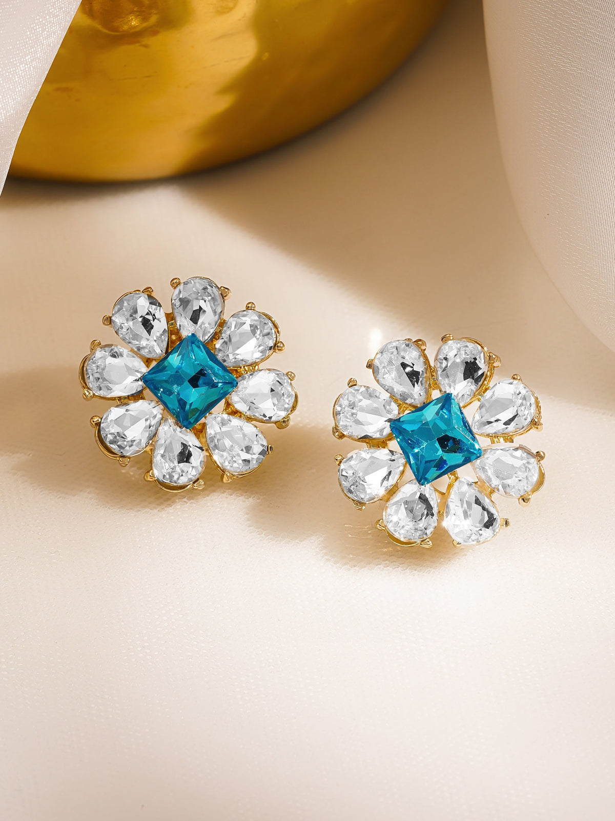 Rubans Voguish 18K Gold-Plated Blue & White Crystal AD Floral Stud Earrings フリーサイズ