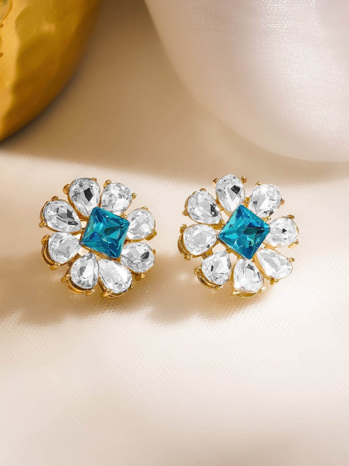 Rubans Voguish 18K Gold-Plated Blue & White Crystal AD Floral Stud Earrings フリーサイズ