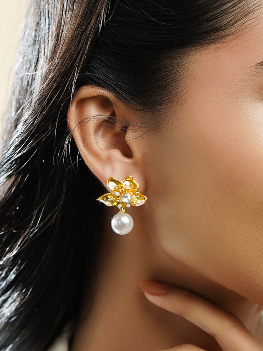 Delicate Flower Pearl Earrings フリーサイズ
