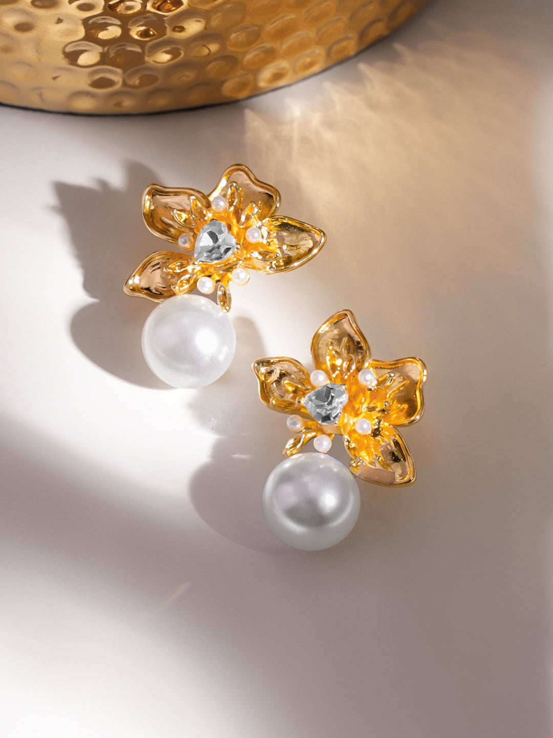 Delicate Flower Pearl Earrings フリーサイズ
