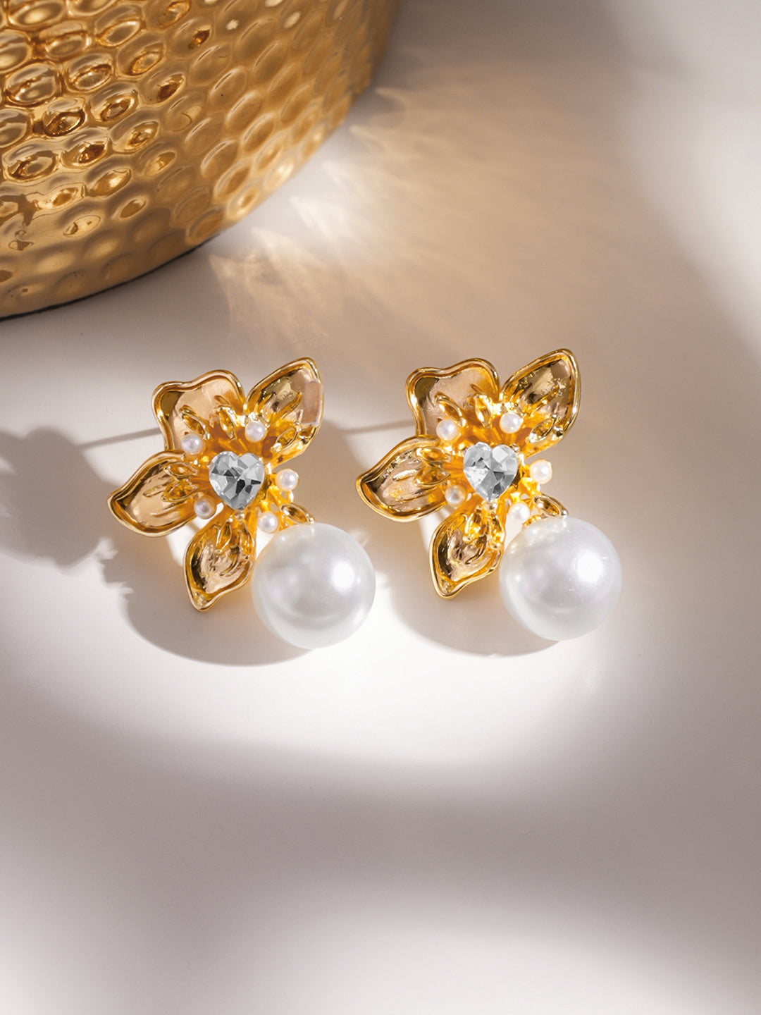 Delicate Flower Pearl Earrings フリーサイズ