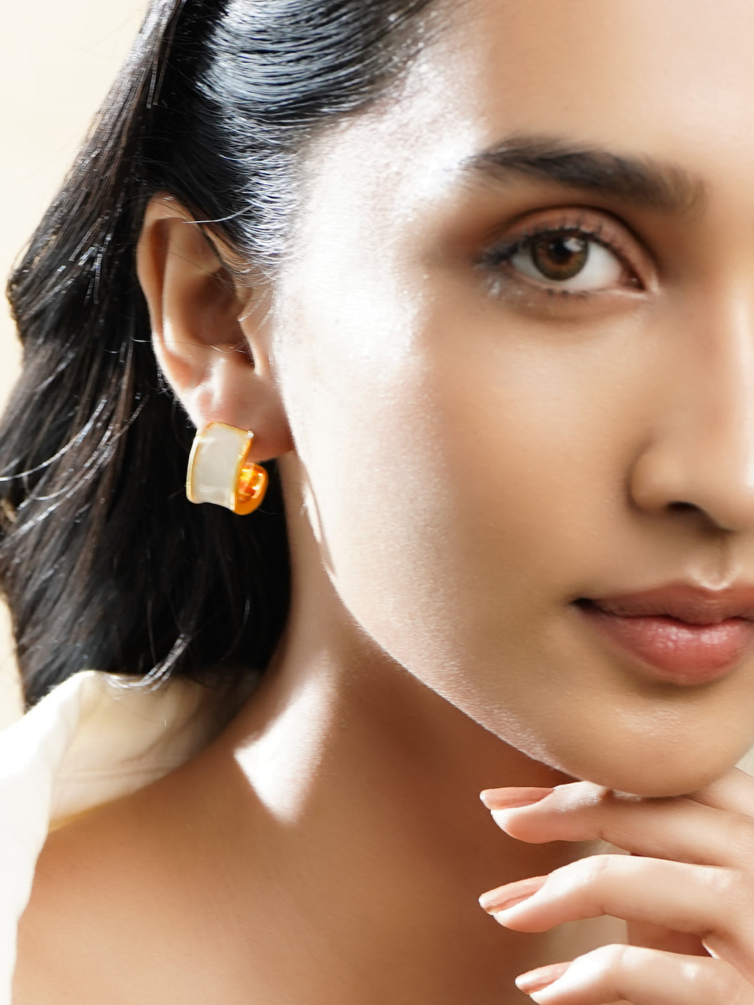 White Curved Half-Hoop Earrings フリーサイズ