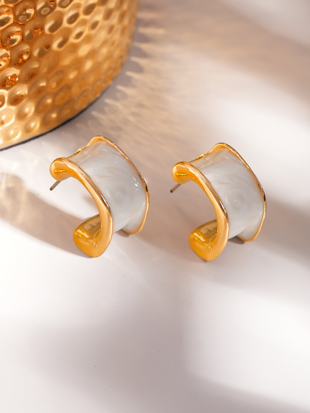 White Curved Half-Hoop Earrings フリーサイズ