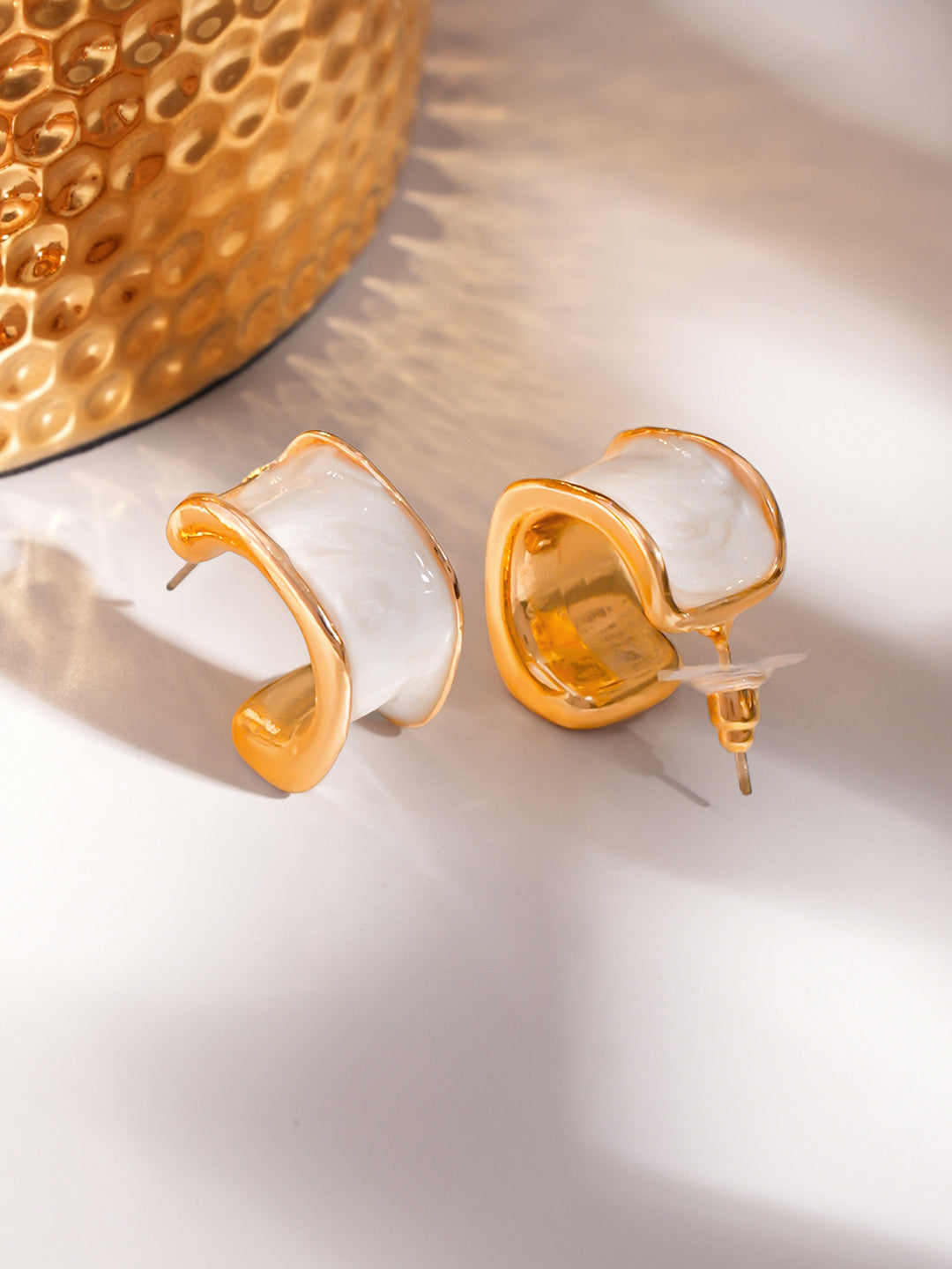 White Curved Half-Hoop Earrings フリーサイズ
