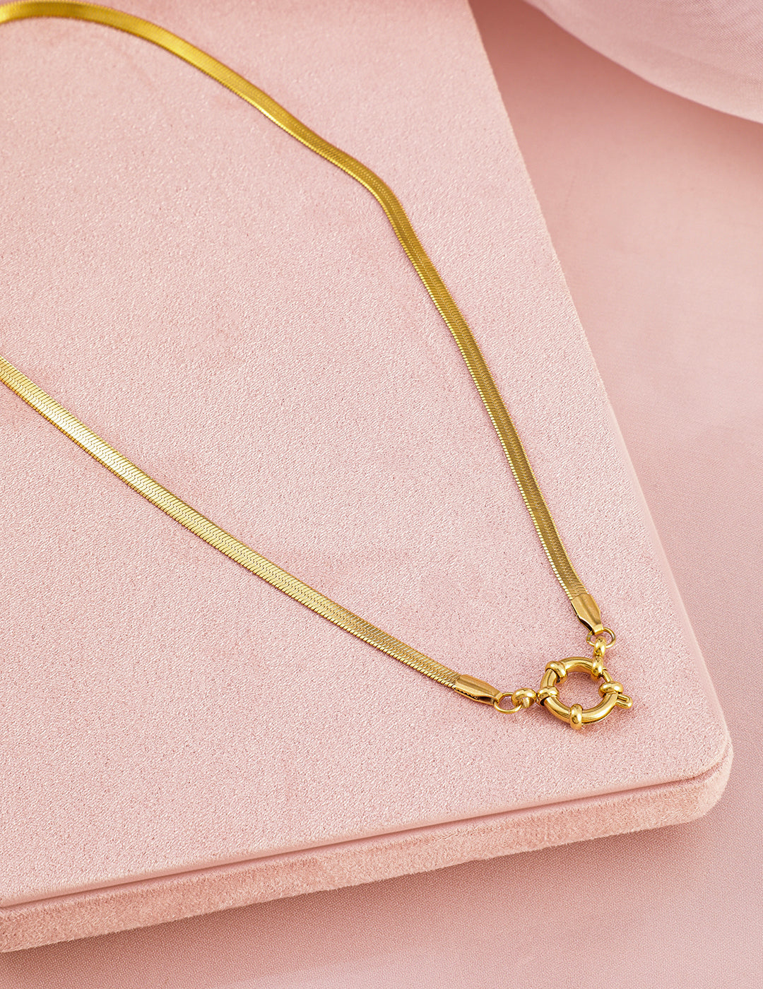 Gold Toned Necklace Gold
