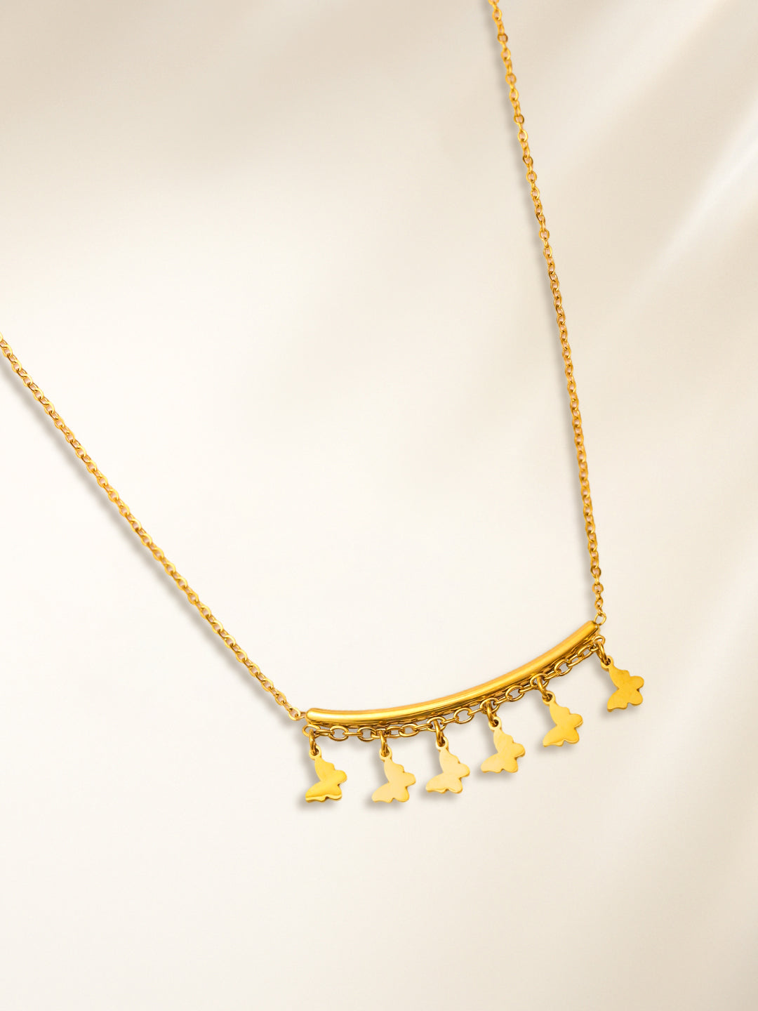 Gold Toned Butterfly Charm Necklace フリーサイズ