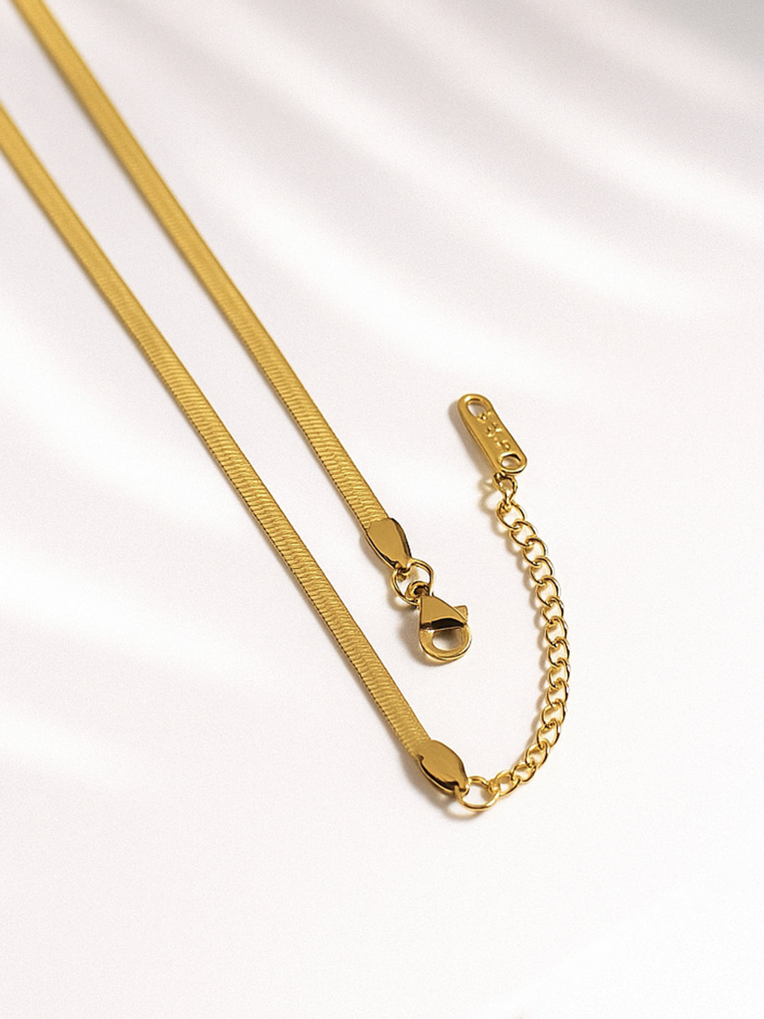 Gold Snake Chain Necklace with Butterfly Charm フリーサイズ