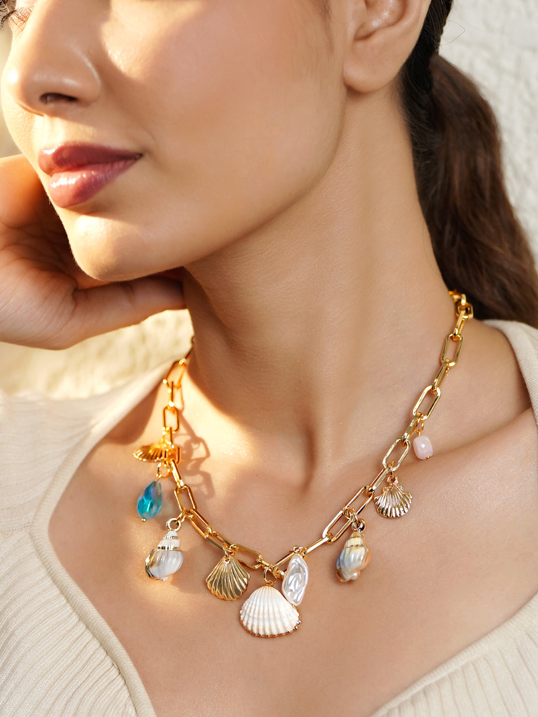 Gold Necklace With Crystal & Shell Charms フリーサイズ