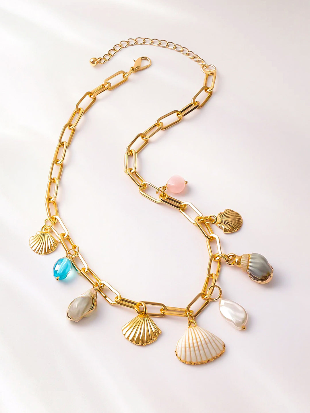 Gold Necklace With Crystal & Shell Charms フリーサイズ