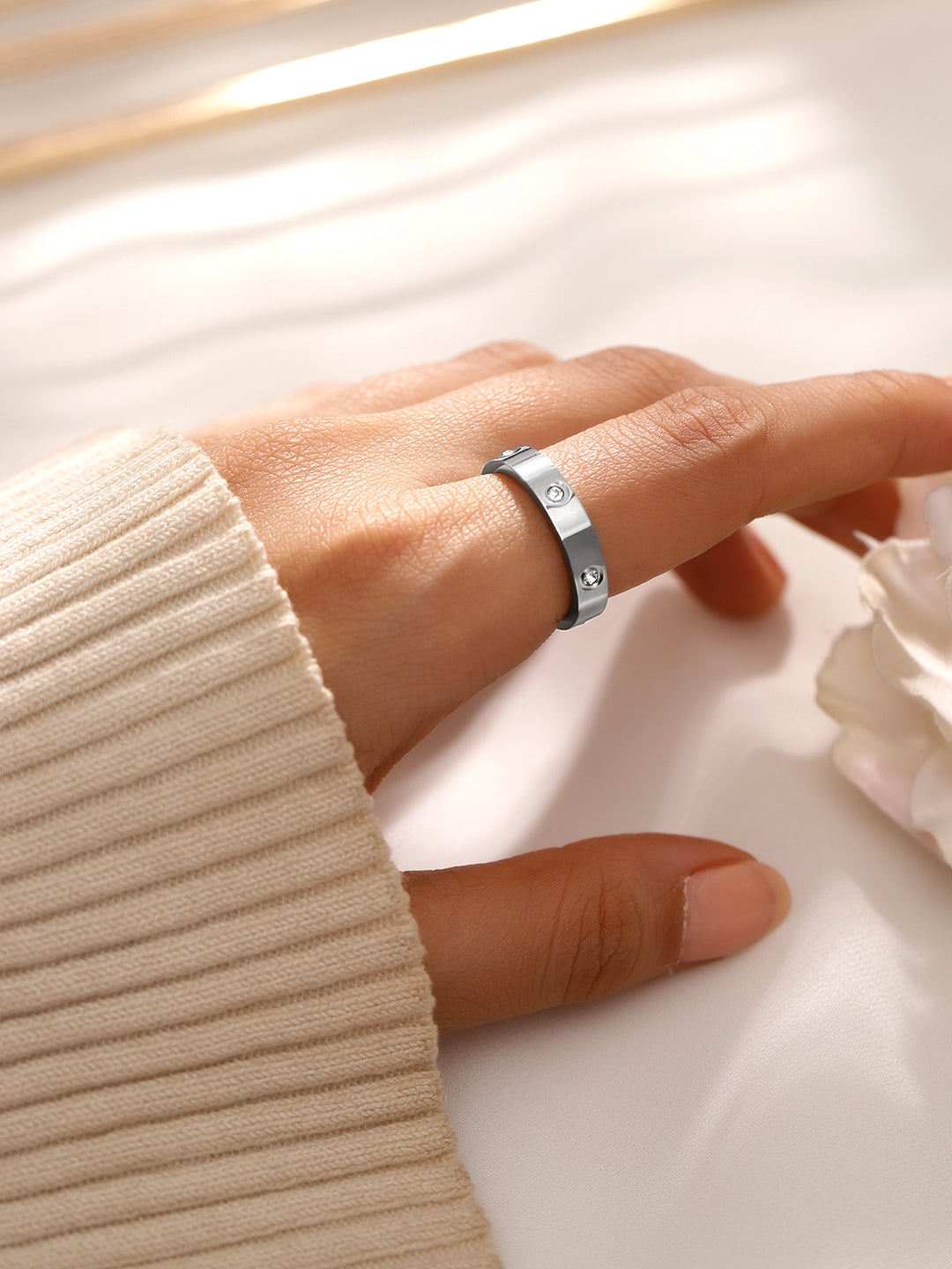 Rhodium Plated Sleek Band 8