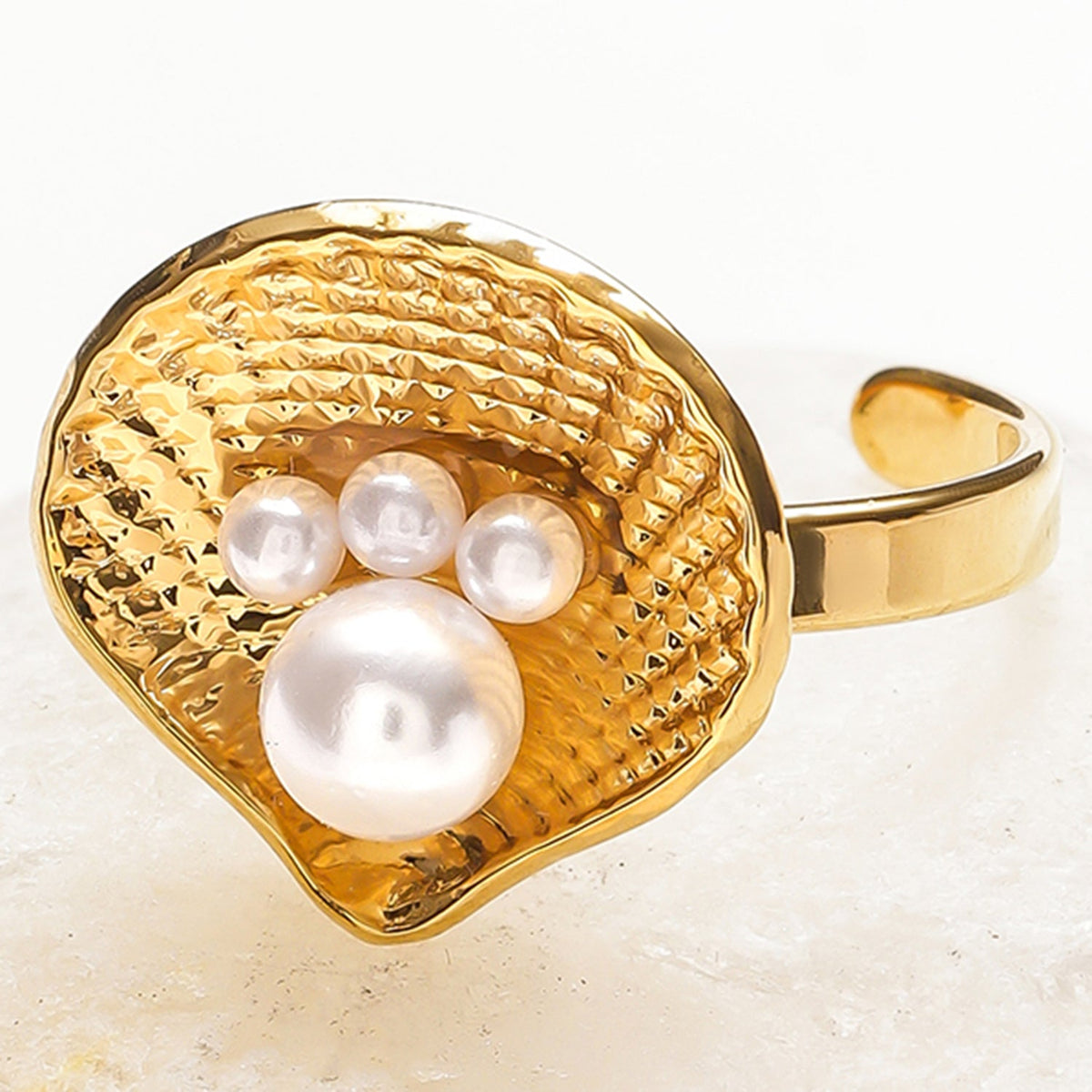 Shell Motif Gold Toned Pearl Ring フリーサイズ